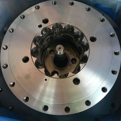 PC220-6 PC228 เครื่องลดการเดินทางสําหรับ Komatsu Excavator อะไหล่ 20Y-27-D2000 206-27-D1000 Walking Reducer Assembly OEM