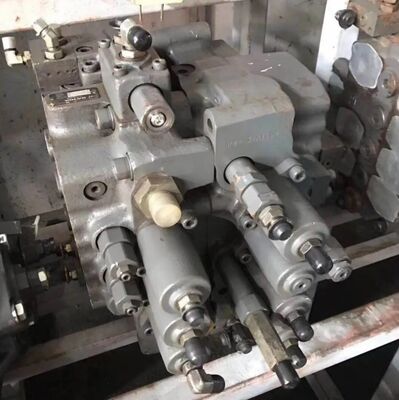 EC140B วาล์วควบคุมไฮดรอลิก Assy สำหรับชิ้นส่วนอะไหล่รถขุด UX22-151 VOE 14514858 ผู้จัดจำหน่ายหลังการขาย
